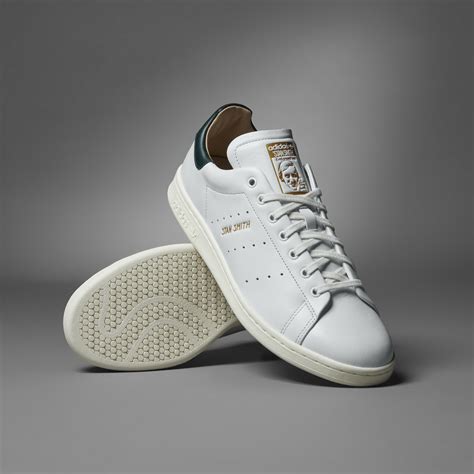 Stan Smith .